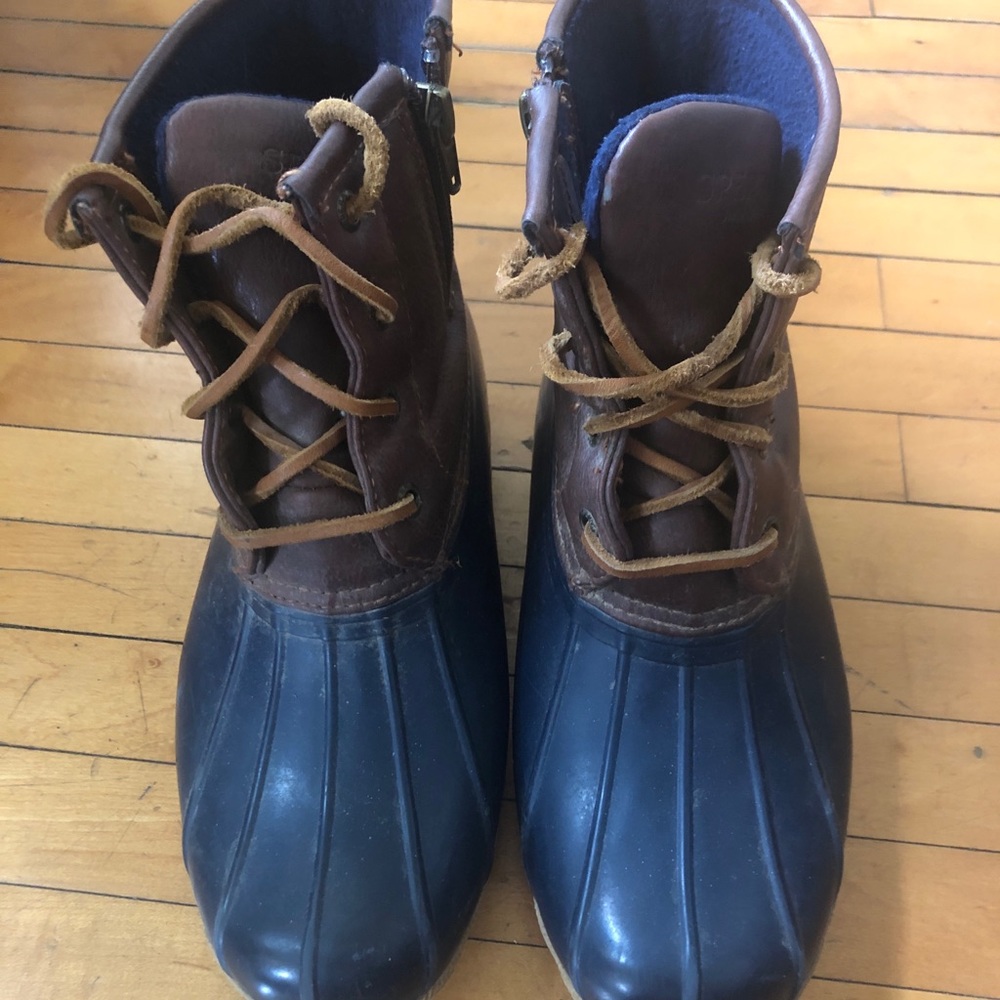 Navy Sperry boots